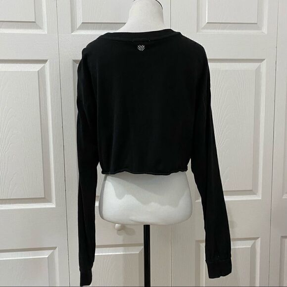 Forever 21 Black and White Cropped Long Sleeve Top - Picture 4 of 8